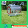 Water park toys pvc y tpu inflatable water roller para la venta